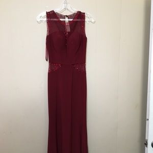 Maroon prom dress never worn only when I tried it